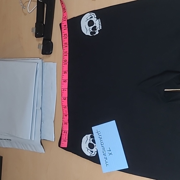 Sourpuss Skull Capri - Picture 8 of 9